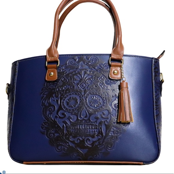 Elisa skull engraved handmade bag/crossbody - Picture 2 of 9